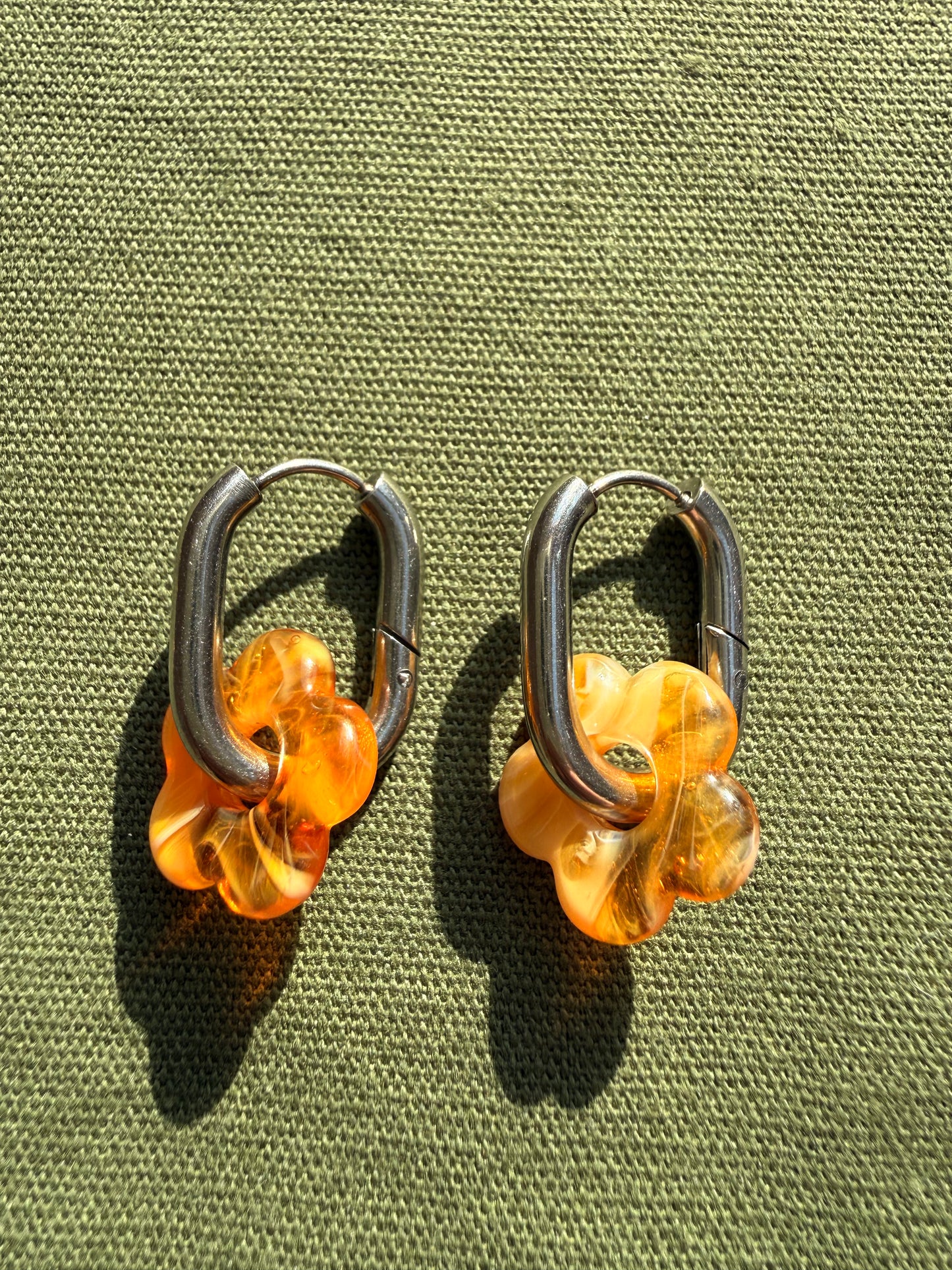 Rozsdamentes acél fülbevaló üveg virággal