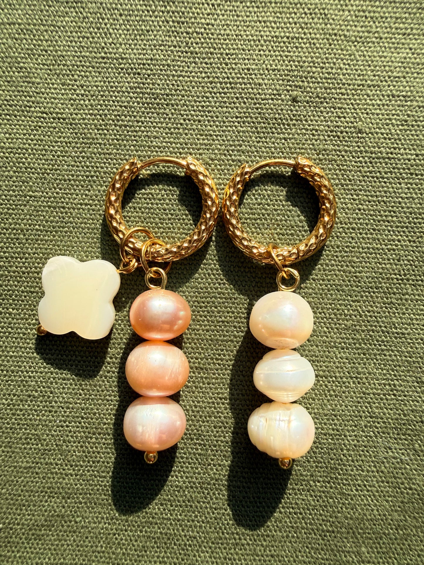 Stainless steel earrings with natural pearls